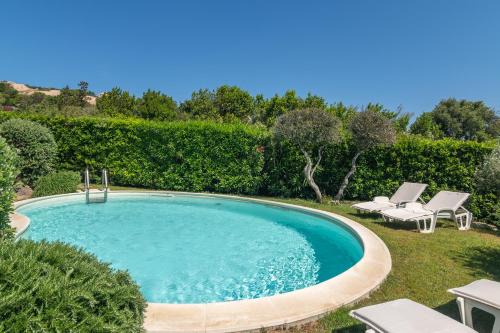 Punta Sardegna Villa | Villa Viola con piscina e giardino