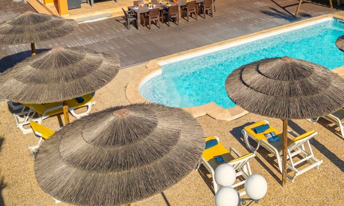 Branqueira Villa | Villa w/heatable pool, BBQ & games room
