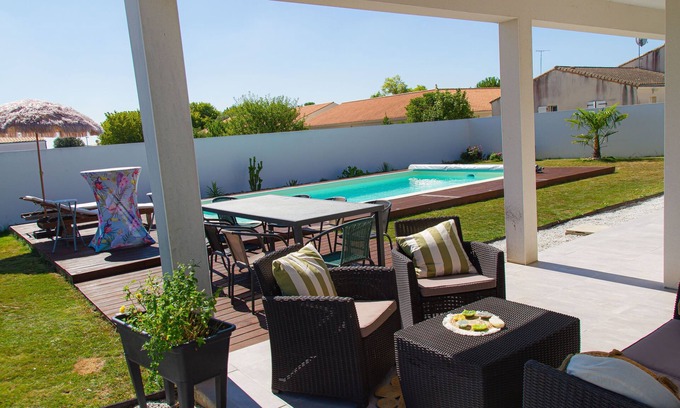 Saint-Sulpice-de-Royan Villa | VILLA with heated pool-3 bedrooms, sleeps 6