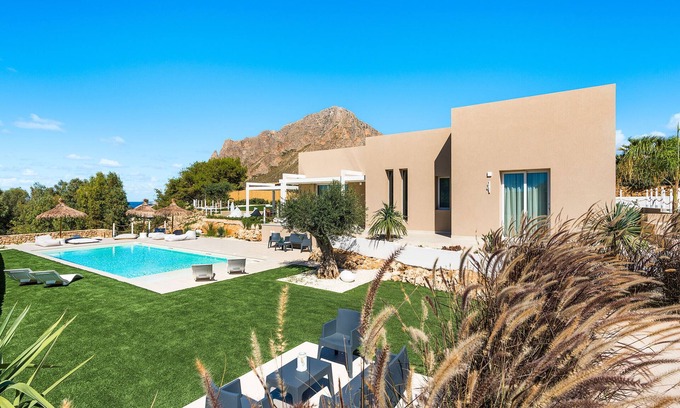 Custonaci Villa | Villa wih heated pool, wellness, 400 metres to the sea
