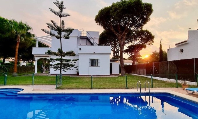 Cabo Roche Ski Chalet | Villa with private pool 500m from Roche beach