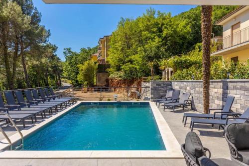 Obrs Villa | Villa with 6 Bedrooms and Heated Pool