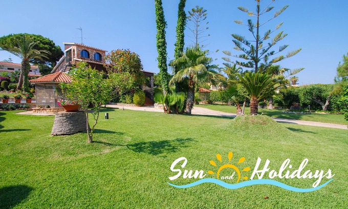 El Roc de Sant Gaieta House | Villa with fabulous private pool, large lawned garden.