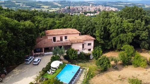 Orte Villa | Villa with Garden near Rome for Groups & Families