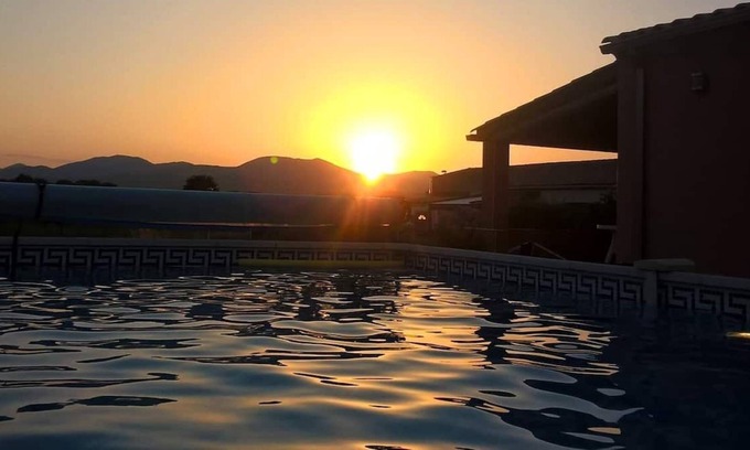 Cessenon-sur-Orb Villa | Villa with pool and view of mountains - fully accessible