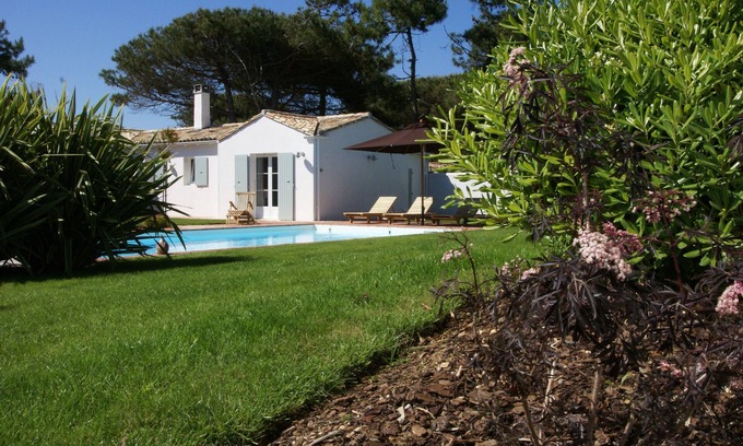 Sainte-Marie-de-Re Villa | Villa with pool and large garden, close to the sea, sleeps 10