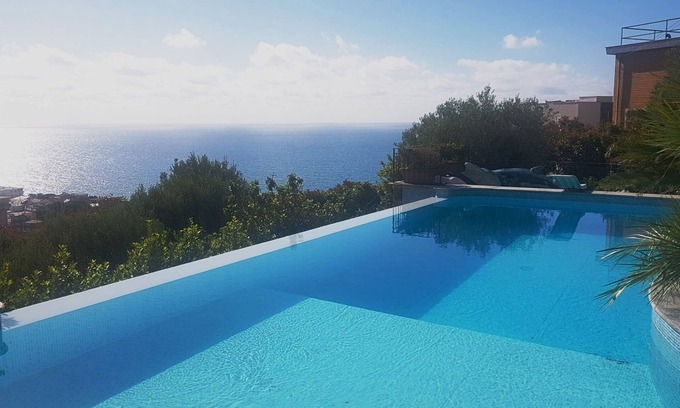 Albissola Marina Villa | Villa with pool and beautiful sea view