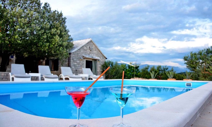 Pucisca Villa | Villa with pool in a secluded and quiet location