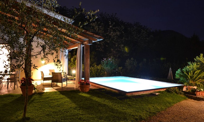 Vicopelago Villa | Villa with pool in the green
