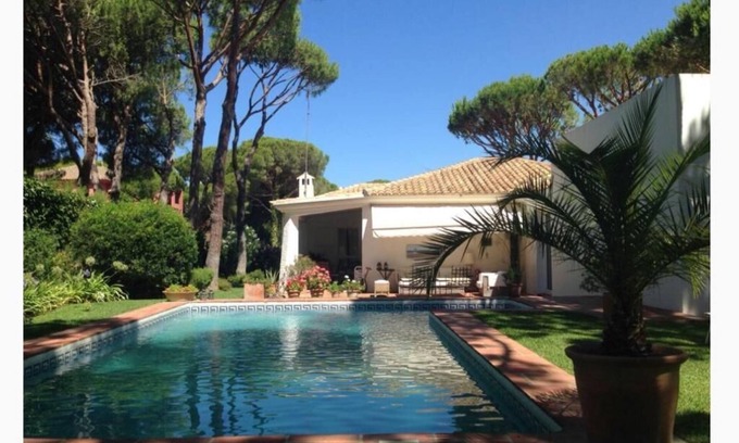 Cabo Roche Ski Chalet | Villa with private pool, two porches 600 m from the beach in pinar de costa