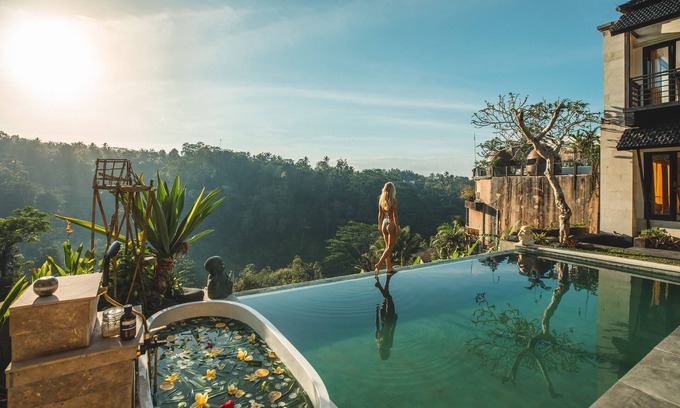 Payangan Villa | Villa with sunrise view over volcano