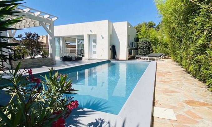 Ajaccio Villa | Villa with swimming pool and directly by the sea on the Rte des Sanguinaires