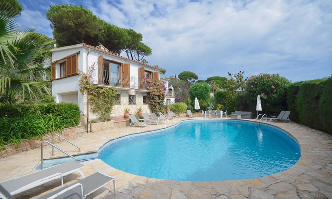 Aiguablava House | Villa with swimming pool for rent in Begur, Casa de Campo