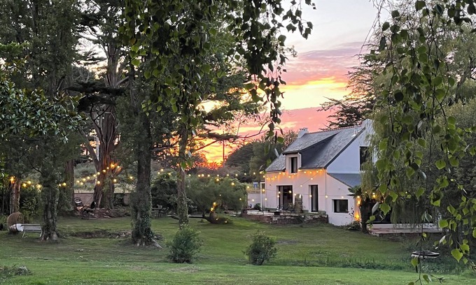 Locmaria House | Villa with wooded park, near beach and paths