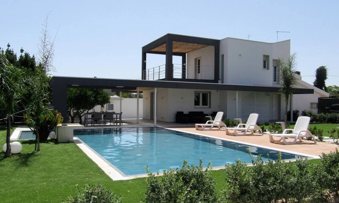 Comiso Villa | Villa Zoe surrounded by greenery with swimming pool
