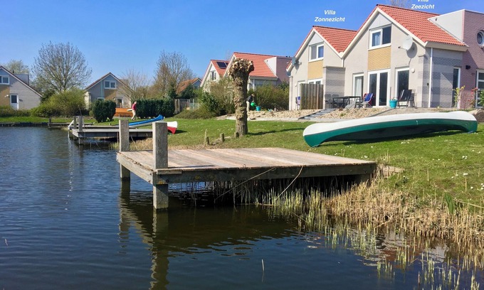Makkum House | Villa Zonnezicht directly at the water, rain-shower, canoe, sauna, 400MBit WLAN