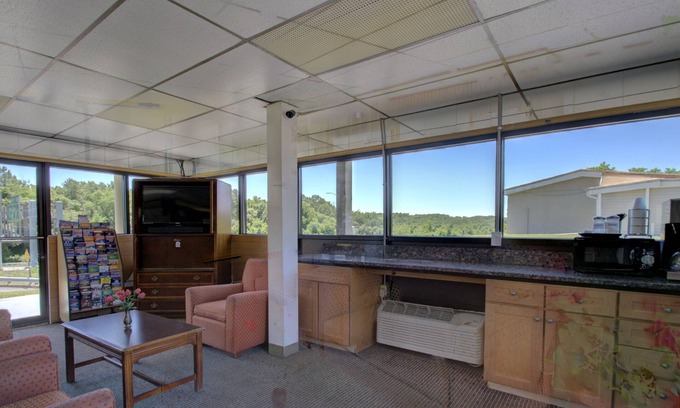 Annapolis Hotel | Village Inn Annapolis MD