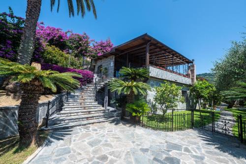 Rezza House | Villaré, oasi di relax nel verde della Riviera con piscina privata