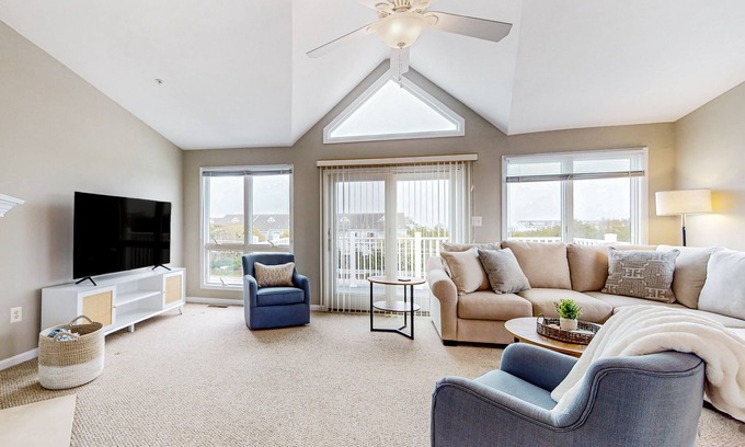 Bethany Beach House | Villas of Beach Cove corner townhouse with pool & views - 1 mile to beach