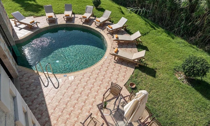 Platanias Town Villa | Villas Platanias 4 bedroom villa with a heated pool