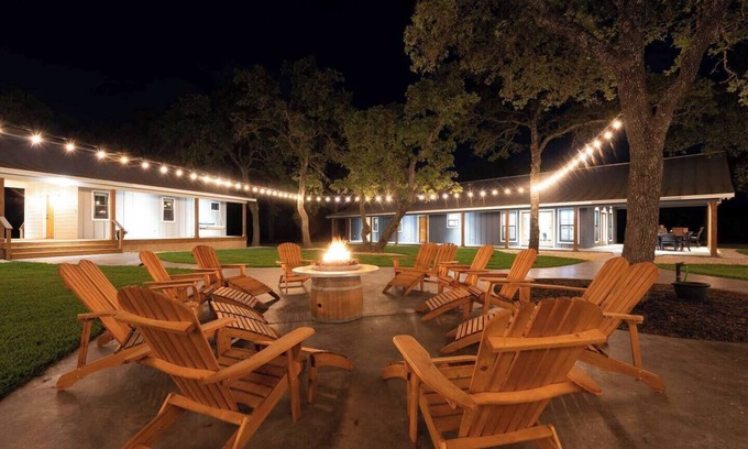 Fredericksburg Cabin | Vineyard Cottage #3 with Complimentary Breakfast