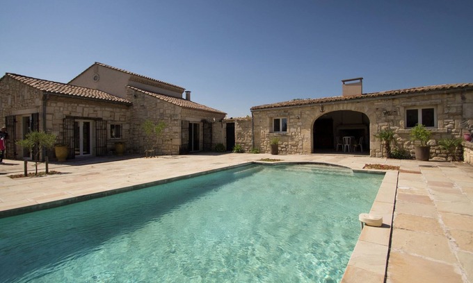 Montfrin Villa | Vineyard Villa in Montfrin
