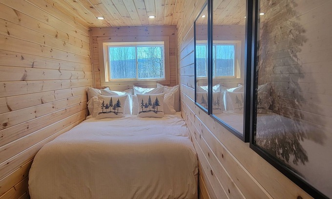 Kimberley House | Vintage Hideaway With a view and Hot-Tub