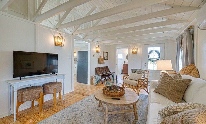 Surf City Cottage | Vintage Surf City Cottage - 132 Steps to Beach!