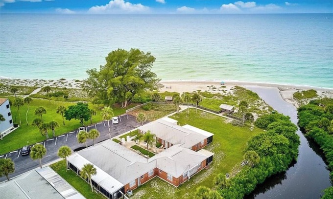 Golden Beach Villa | Vintage Villa, Thirty-Five