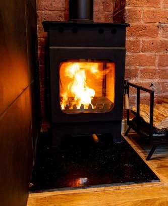 Birmingham City Centre House | VIP - 2 BR Grade 2 Luxury Industrial House with Log Burning FIRE & electric blinds in the Heart of the JQ