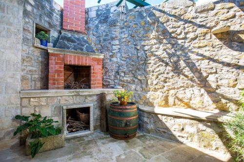 Pucisca House | Visilo Stone House