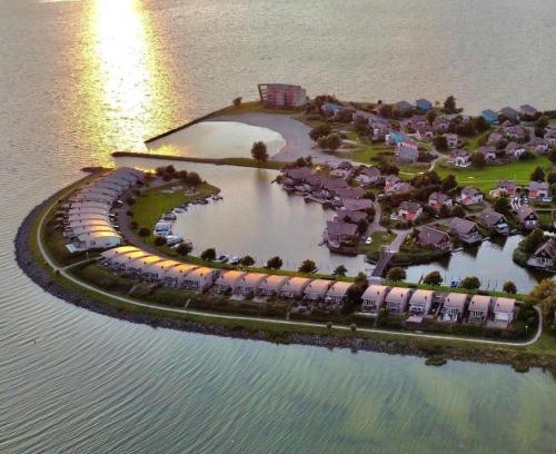 Makkum Resort | Visservilla - Beach Resort Makkum