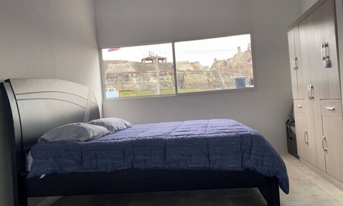 Pie del Cerro Apartment | Vista al castillo