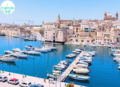 Birgu Apartment | Vittoriosa' Seafront 2 Bed Highly Furnished Apartment