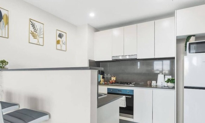 Canterbury Apartment | Vivid Unit Next to Campsie 6 mins to train station