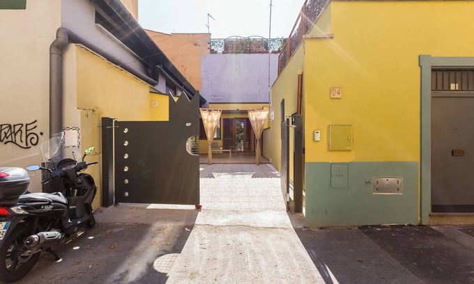 Pigneto Apartment | Vivilo Collection Pigneto Patio Apartment Private Parking and Patio