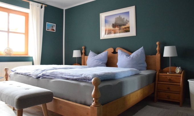 Stockheim Apartment | Vollausgestattete FeWo mit hellen Zimmern & sonnigem Balkon