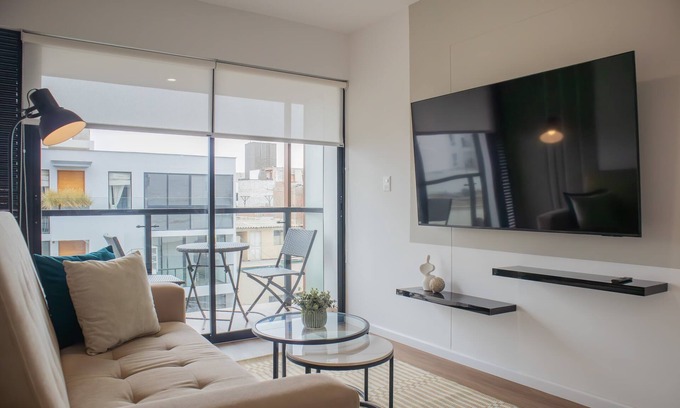 Barranco Apartment | w Astounding 1BR w Balcony in Barranco