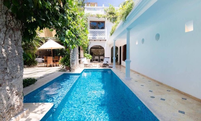 Cartagena District House | w* | Vibrant House 5BR w/Pool n AC in Cartagena