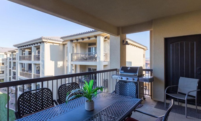 St. George Hotel | W307 Third Floor 3-bedroom Pool View