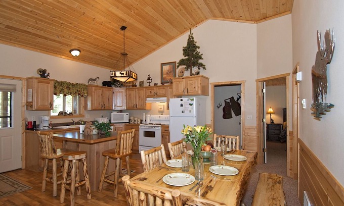 Island Park Villa | Wagon Wheel