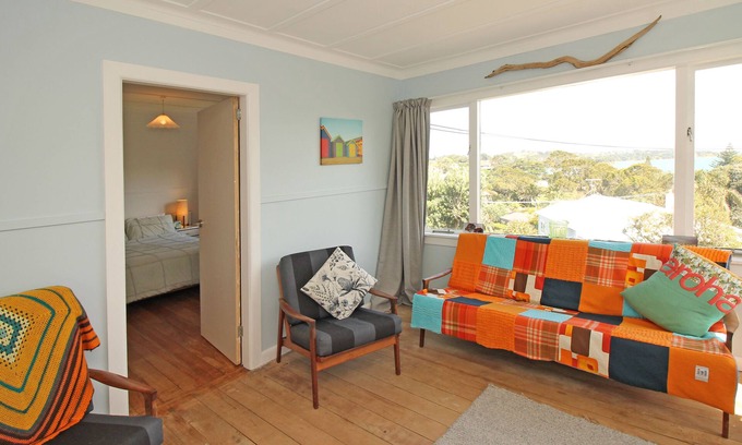 Surfdale Cottage | Waiheke holiday home