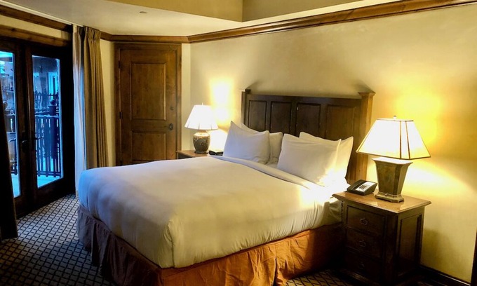 Downtown Hotel | Walk everywhere in Aspen from this beautiful mountainside hotel!