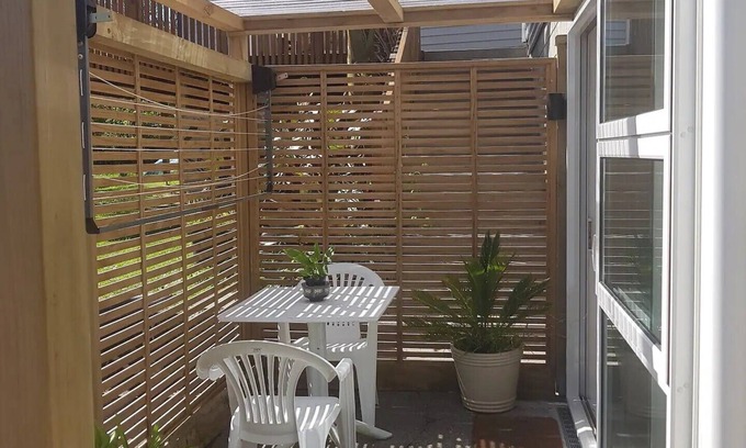 New Plymouth Apartment | Walk in the forest and cycle to the sea