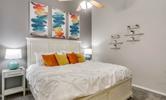 Central Arlington Apartment | Walk to AT and T ✶Wi-Fi ✶2Parking ✶King Bed ✶4K TVs #86