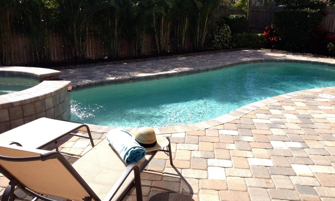 Naples Park House | ☀️WALK TO BEACH IMMACULATE GREAT REVIEWS HEATED POOL & SPA ☀️