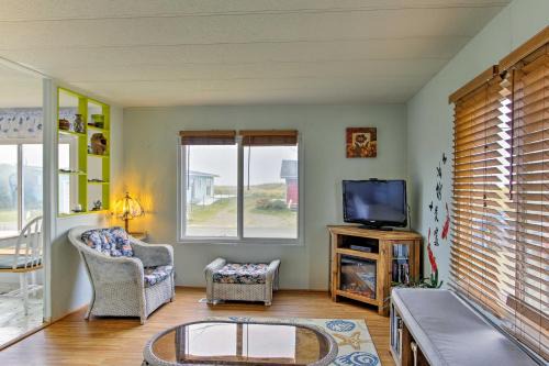Moclips House | Walk to Beach! The Little Orcas Moclips Cottage