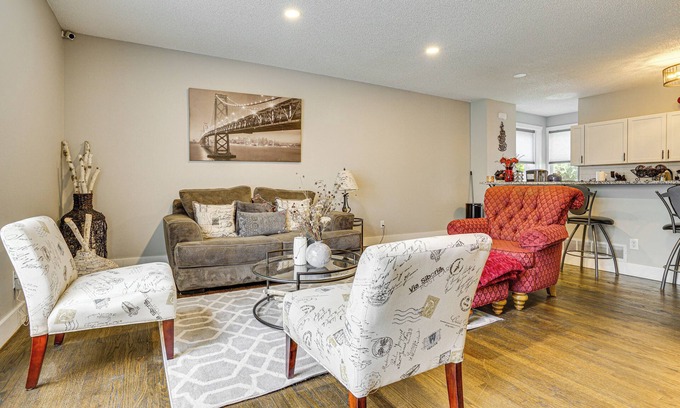 Whittier House | Walk to Bites & Whittier Park: Uptown Getaway!