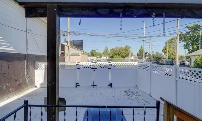 South Louisville House | Walk to Churchill Downs: Central Louisville Home!