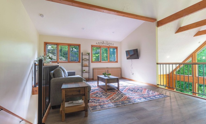 Helen House | Walk to Downtown: Movie Theater, Game Room, HUGE Deck